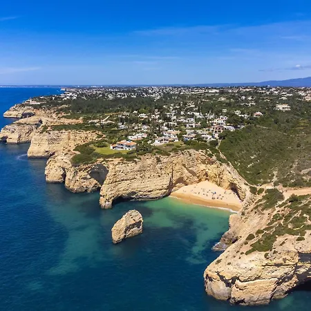 Elegant Near Nyaraló Benagil